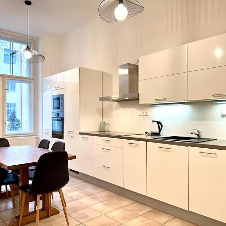 Family 2bdr In Historical Vinohrady Appartement