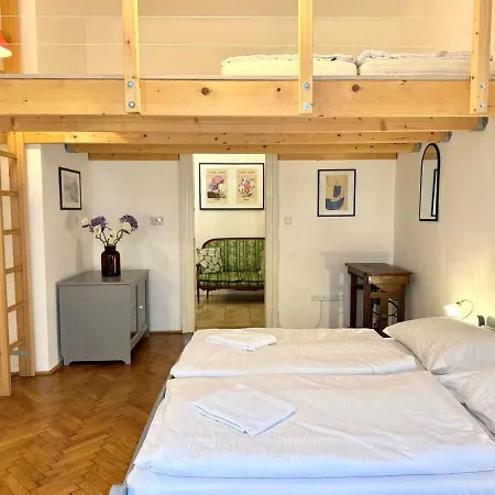 Family 2bdr In Historical Vinohrady Appartement Praag