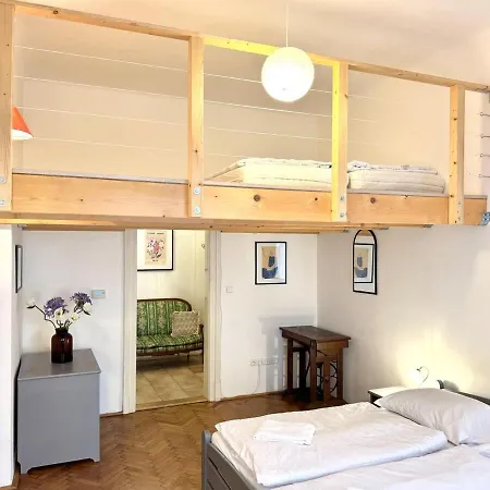 Family 2bdr In Historical Vinohrady Appartement