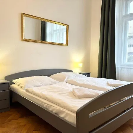 Family 2bdr In Historical Vinohrady Appartement *