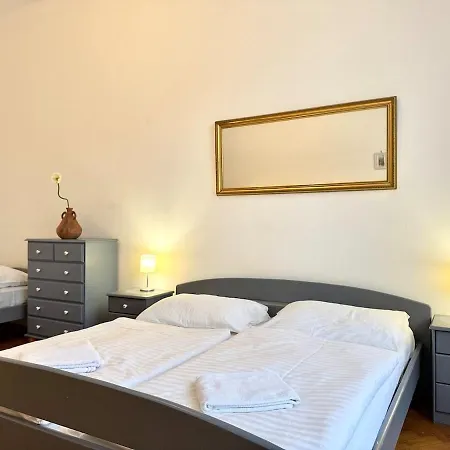 Family 2bdr In Historical Vinohrady Appartement *