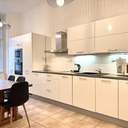 Family 2bdr In Historical Vinohrady Appartement *