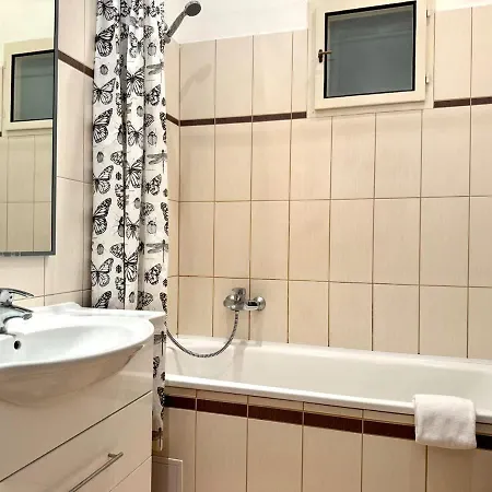 Family 2bdr In Historical Vinohrady Appartement Praag
