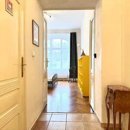 Family 2bdr In Historical Vinohrady Appartement