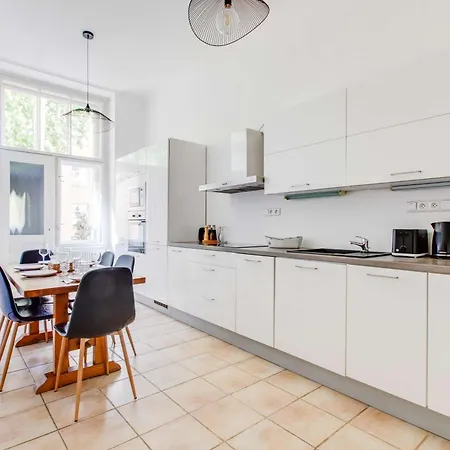 Family 2bdr In Historical Vinohrady Apartman