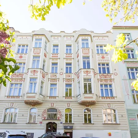 Family 2bdr In Historical Vinohrady Apartman *