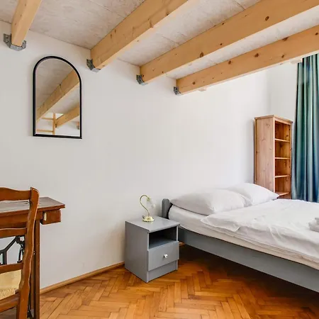 Family 2bdr In Historical Vinohrady Апартаменты *