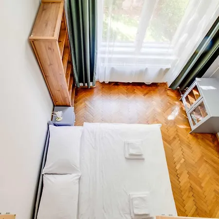 Family 2bdr In Historical Vinohrady Апартаменты Прага
