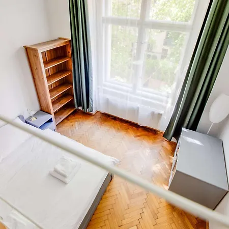 Апартаменты Family 2bdr In Historical Vinohrady