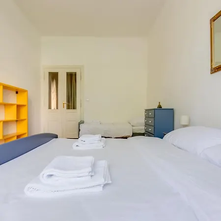 Family 2bdr In Historical Vinohrady Апартаменты