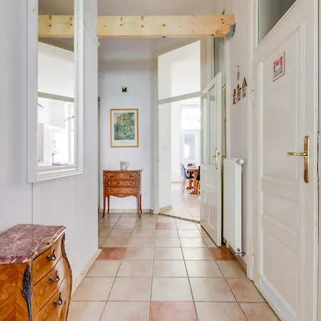 Family 2bdr In Historical Vinohrady Apartman *