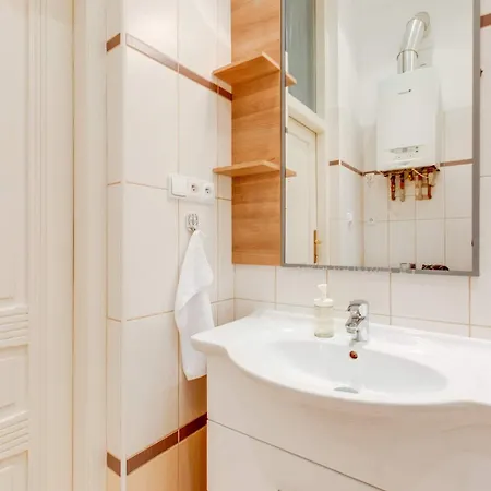 Family 2bdr In Historical Vinohrady Apartman *